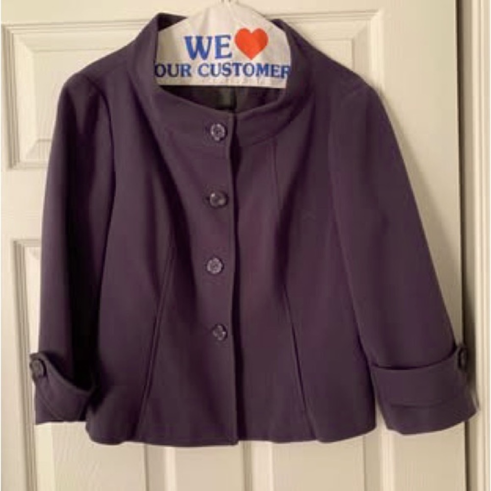 Blazer size large size 12
Beautiful lavender color
Smoke free